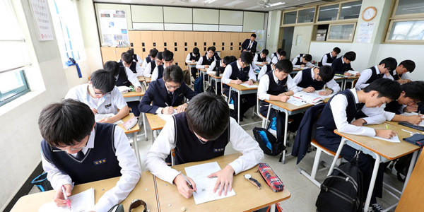 GEARVN - Back to school là gì? Lịch Back to school của các nước trên Thế giới