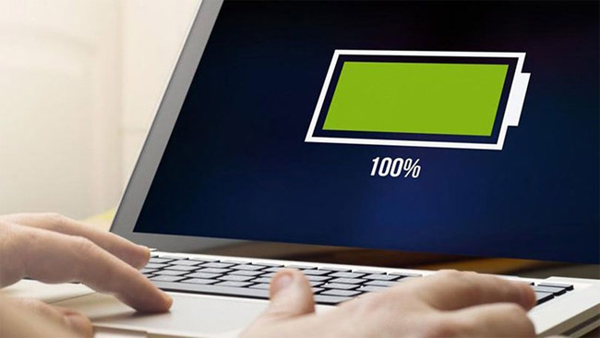 GEARVN - Hướng dẫn sạc laptop đúng cách bạn nên biết