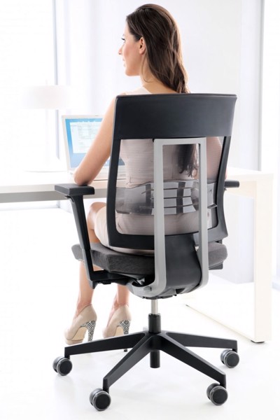 GEARVN.COM - Thoải mái khi ngồi ghế lưới văn phòng