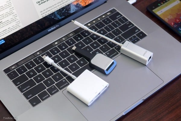 GEARVN - Cách kết nối macbook với màn hình máy tính rời