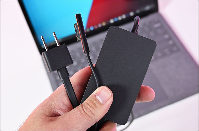 GEARVN - Khắc phục laptop sạc không vào pin bằng cách kiểm tra thiết bị sạc