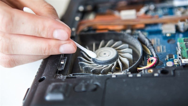 GEARVN Quạt laptop kêu to? Nguyên nhân và cách khắc phục