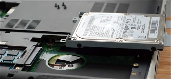 Di chuyển khi ổ đĩa laptop vẫn còn hoạt động - GEARVN