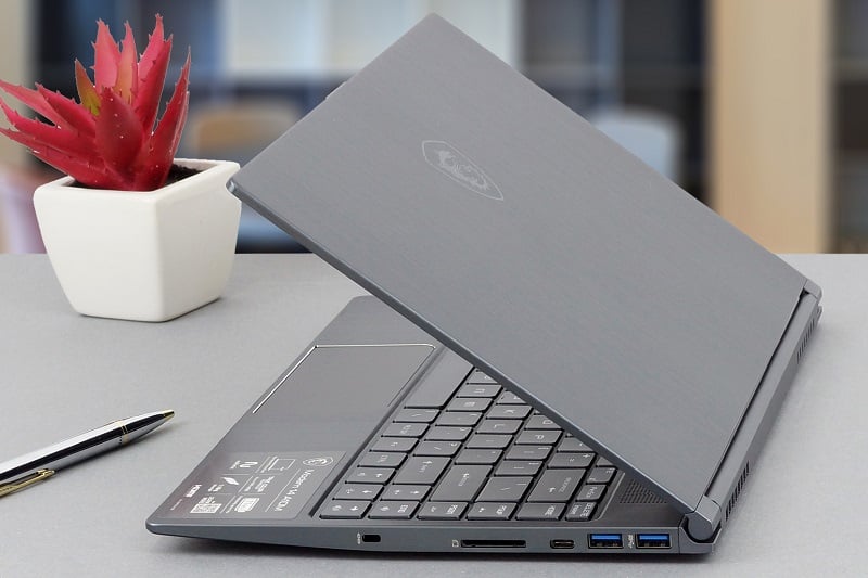 laptop dành cho sinh viên CNTT