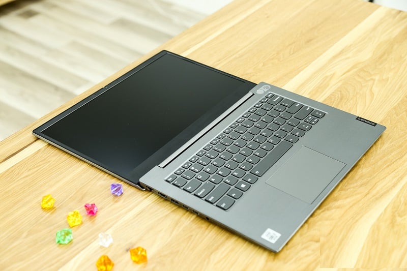 laptop dành cho sinh viên CNTT