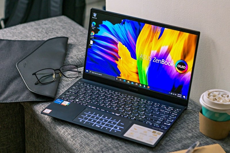 laptop dành cho sinh viên CNTT